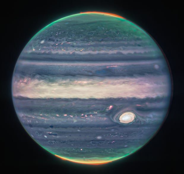 De Grote Rode Vlek van Jupiter komt duidelijk naar voren in deze opnamen van de James Webb Ruimtetelescoop.