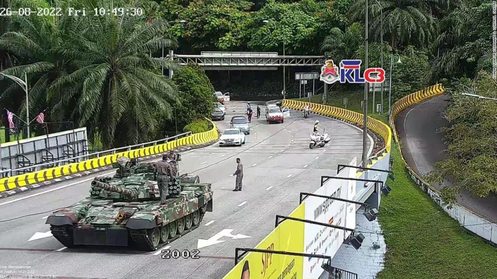 Maleisisch leger verontschuldigt zich nadat tank- en gepantserde voertuigen zijn ingestort in Kuala Lumpur