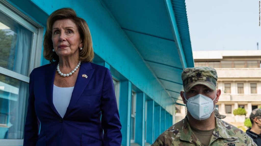 Nancy Pelosi bezocht de Koreaanse gedemilitariseerde zone met een congresdelegatie