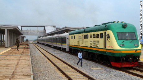 & # 39;  'Gunshots Everywhere': Train Ambush Survivor Set door gewapende bende in Nigeria onthult schrijnende details