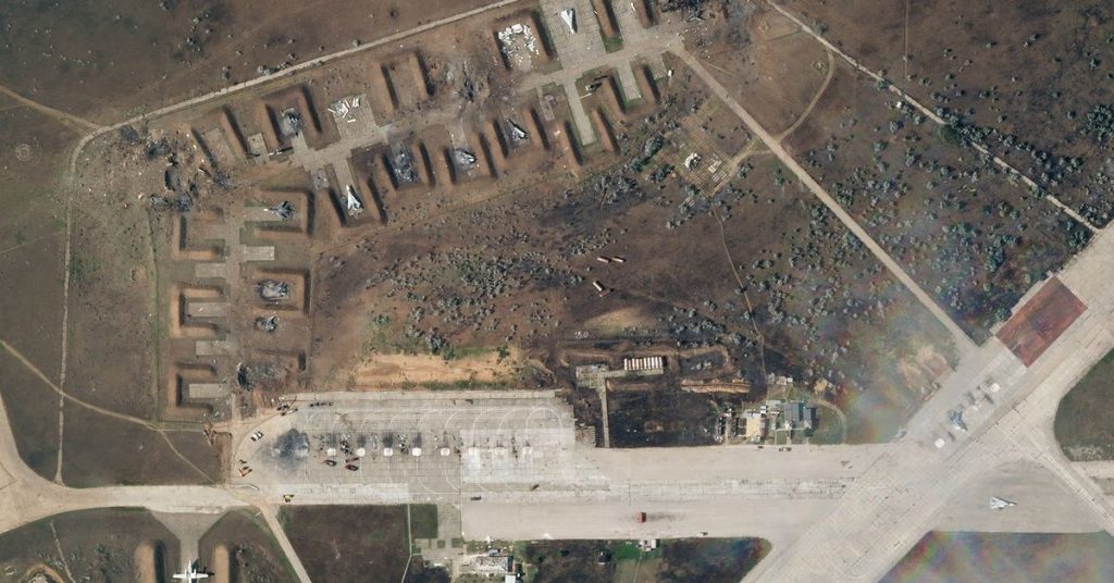 Satellietbeelden tonen verwoesting op de Russische luchtmachtbasis op de Krim