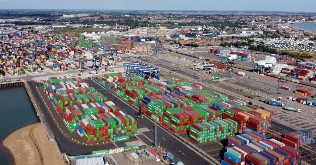 Werknemers in Felixstow, de grootste containerhaven van het VK, beginnen met een staking van 8 dagen