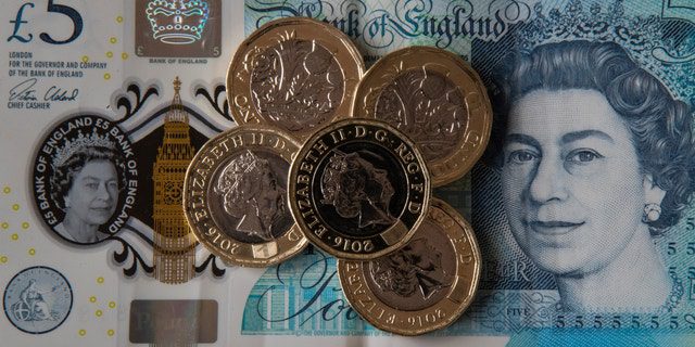 De gelijkenis van koningin Elizabeth op bankbiljetten en munten van de Bank of England.