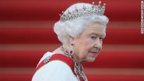 Analyse: De koningin die continuïteit en stabiliteit personifieerde, verlaat de wereld op een hachelijk moment