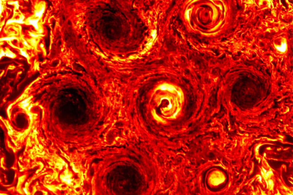 Wetenschappers verbijsterd door mysterieuze cyclonen op de polen van Jupiter