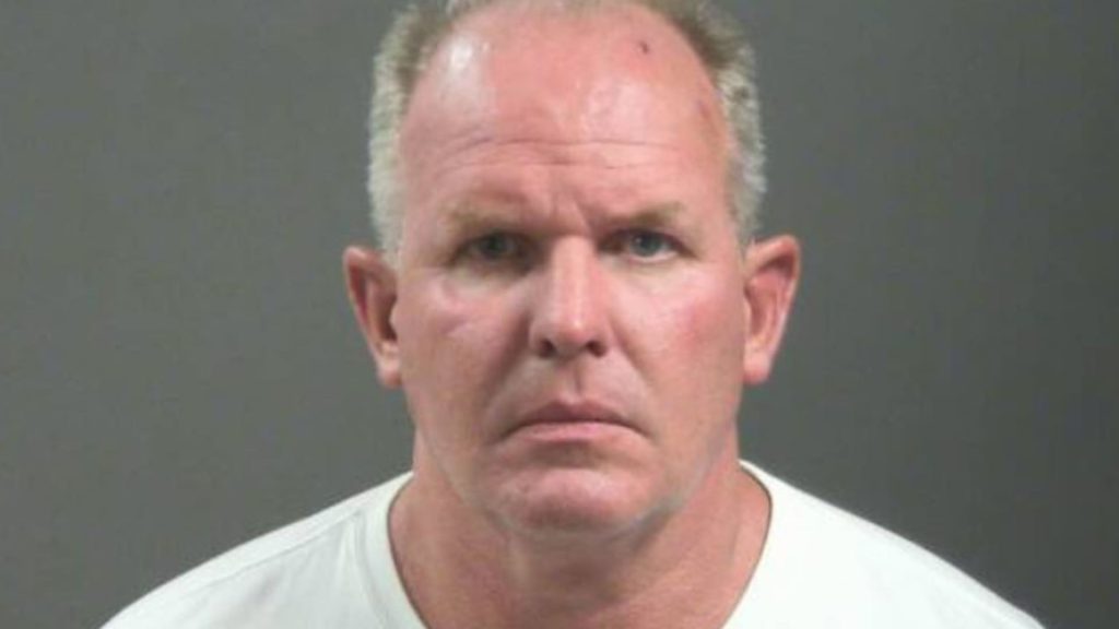 Beyond Dead Chief Operating Officer Doug Ramsey is geschorst na te zijn gearresteerd wegens vermeende neusbijten
