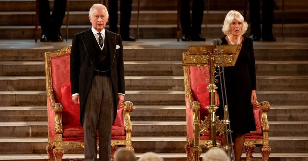 Koning Charles spreekt het parlement toe en gaat naar Schotland om een ​​wake tegen de koningin bij te wonen
