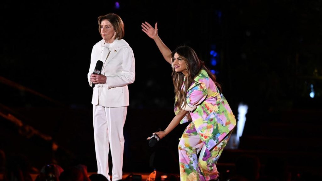 Nancy Pelosi uitgejouwd tijdens haar verrassende verschijning op het New York Music Festival, en video's lijken te laten zien