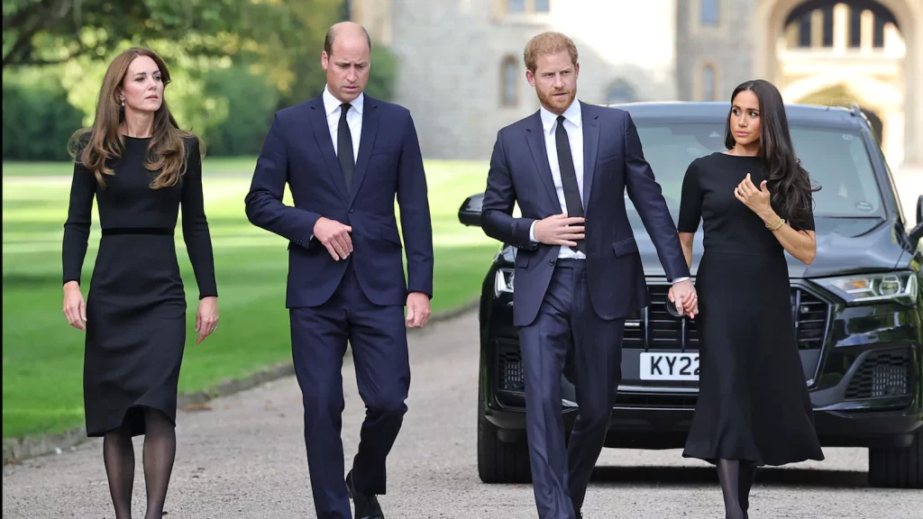 Prinsen William en Harry begroeten samen met Catherine en Meghan de rouwenden