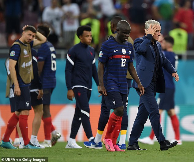 Franse middenvelder N'Golo Kanté mist de WK-finale na vier maanden te zijn uitgesloten