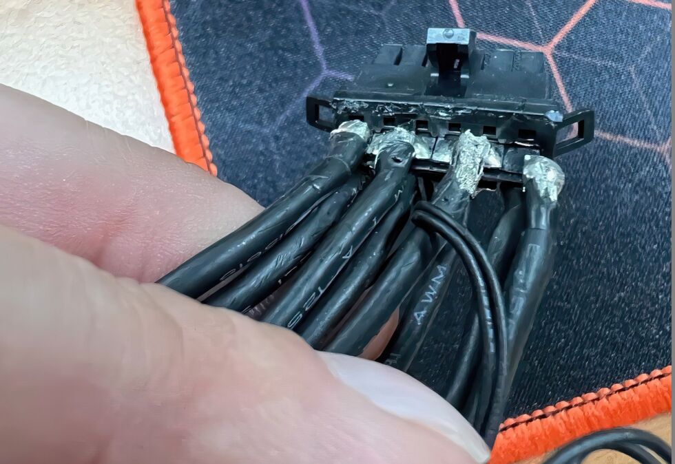 Het soldeer in een Nvidia-stroomadapterkabel kan worden beschadigd als de kabels te veel worden verplaatst of gebogen.