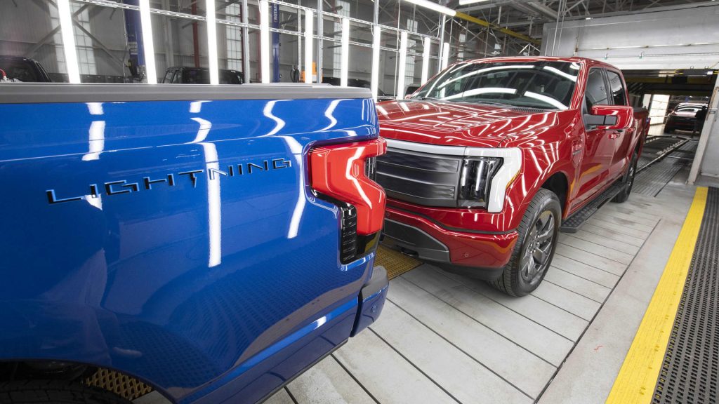 Ford verhoogt prijs F-150 Lightning elektrische pick-up naar $ 51,974