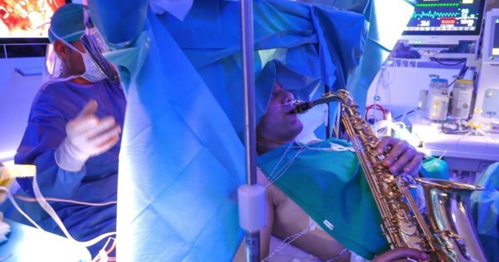 Man speelt saxofoon in 9 uur, 'extreem complexe' hersenoperatie om tumor te verwijderen