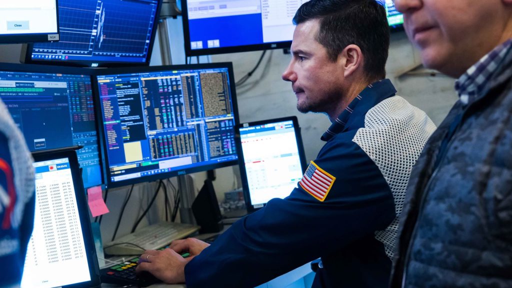 Aandelenfutures zijn vlak omdat indices uit een winnende maand komen en beleggers kijken uit naar de Fed-vergadering