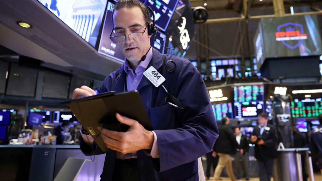 Aandelenfutures stijgen terwijl Wall Street anticipeert op het banenrapport van oktober
