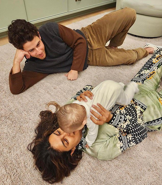 Together Again: Priyanka ging eerder deze week naar Instagram na een hereniging met Malty en echtgenoot Nick Jonas, 30, na een recente solo-reis naar haar thuisland India