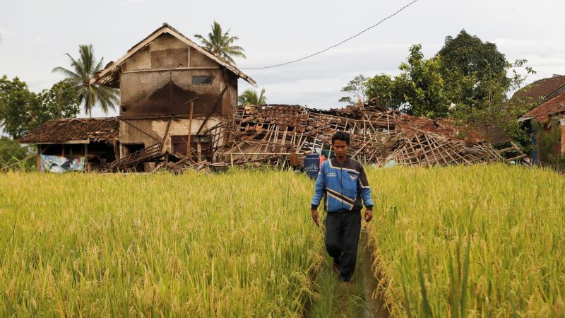 Indonesië heeft aardbevingsbestendige woningen nodig.  Het bouwen ervan is een hele uitdaging