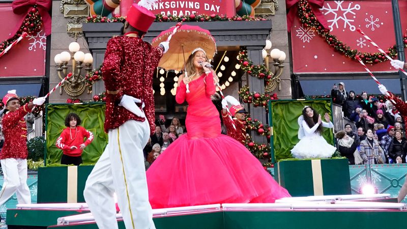 De tweeling van Mariah Carey was de ster van haar optreden tijdens de Thanksgiving Day Parade