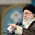 De zus van de Iraanse leider veroordeelt zijn heerschappij en dringt er bij de Guards op aan hem te ontwapenen