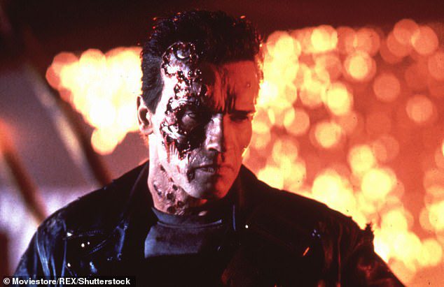 Destroyers kunnen zichzelf repareren.  Afgebeeld, Arnold Schwarzenegger in Terminator 2: Judgement Day (1991)