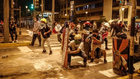 Demonstranten kwamen maandag in botsing met de politie in de Peruaanse hoofdstad Lima.