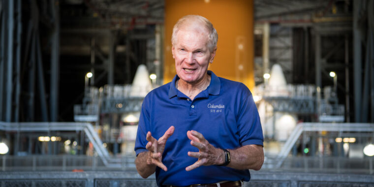 Bill Nelson kwam naar NASA om twee dingen te doen, en ze hebben allemaal geen kauwgom meer