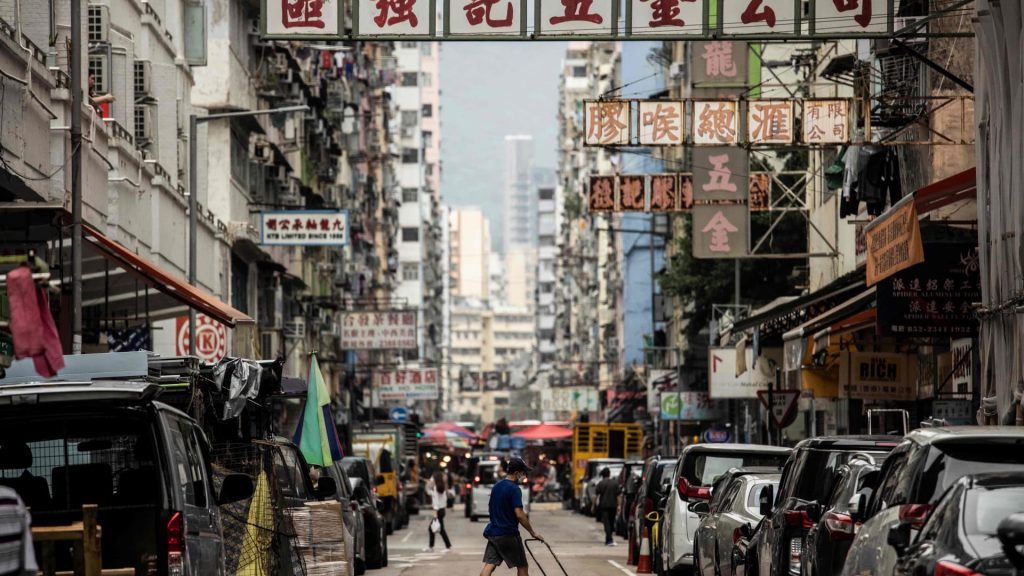 De aandelen in Hong Kong stegen met ongeveer 3% nadat rapporten zeiden dat de stad overwoog een Covid-wet te versoepelen
